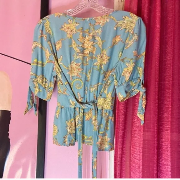 Jessica Simpson Mediterranean Plunge Neck Cropped Blue Floral Blouse Women’s Sm - Picture 4 of 7